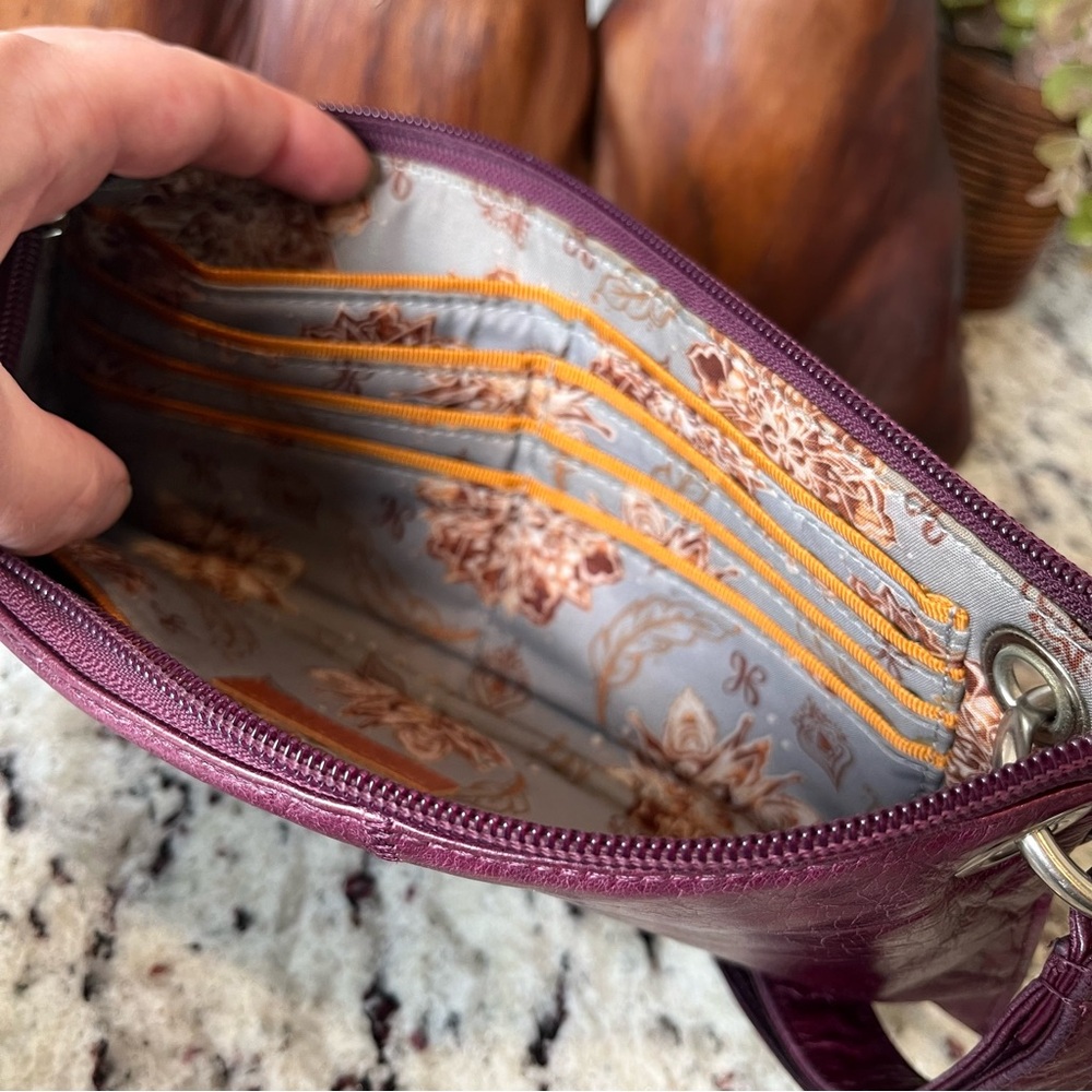 Vintage HOBO Vida Wristlet - Picture 9 of 10